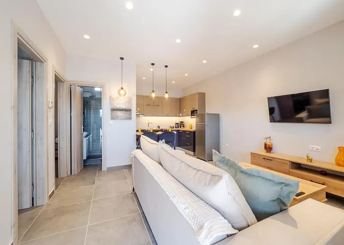 M&K - Katerina\'S Stylish Apt Near Alykes Beach